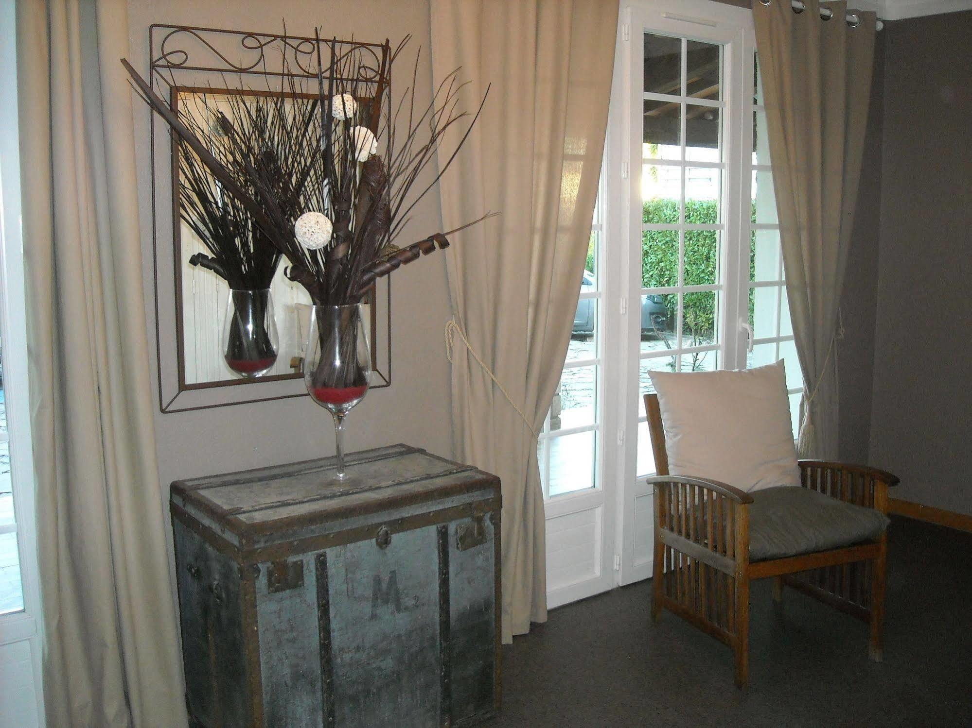 Hotel Ecusson Saint-Hilaire-de-Brethmas 외부 사진