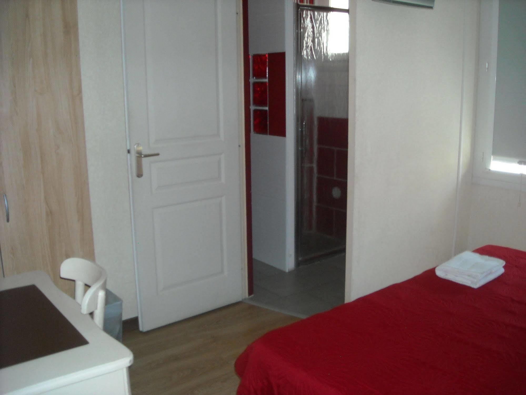 Hotel Ecusson Saint-Hilaire-de-Brethmas 외부 사진