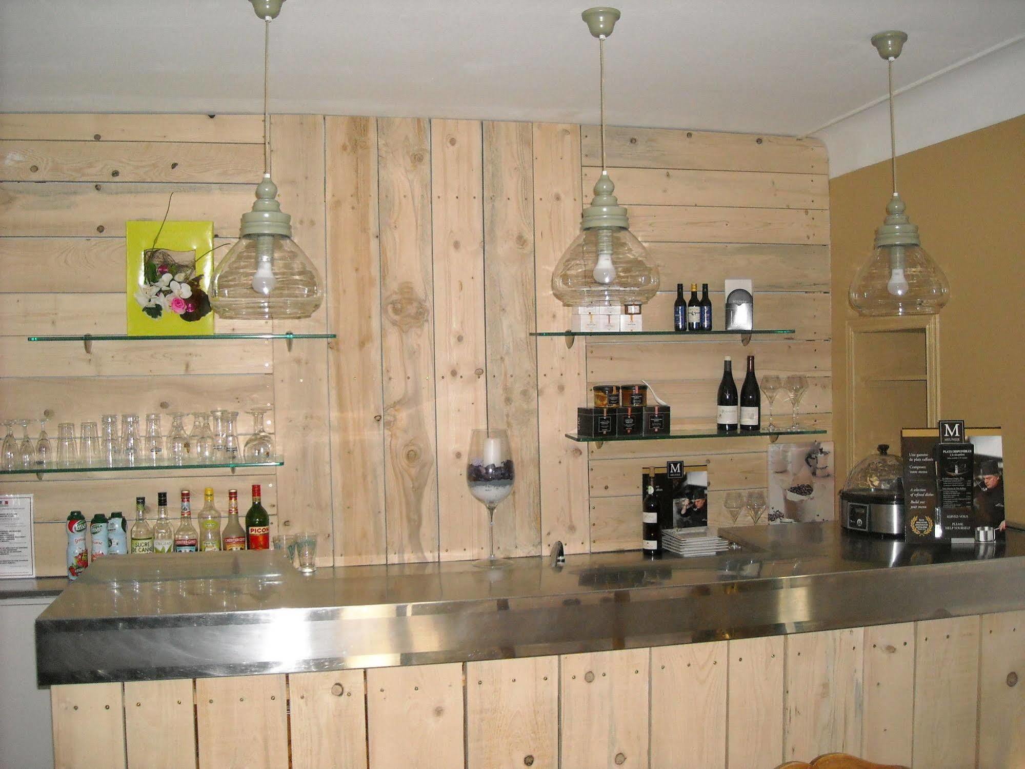 Hotel Ecusson Saint-Hilaire-de-Brethmas 외부 사진