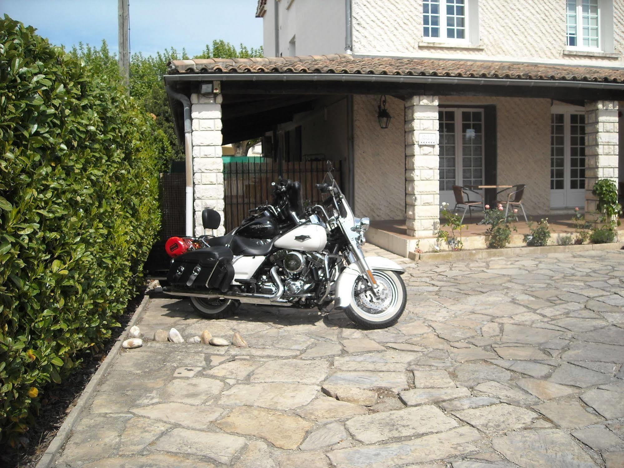 Hotel Ecusson Saint-Hilaire-de-Brethmas 외부 사진