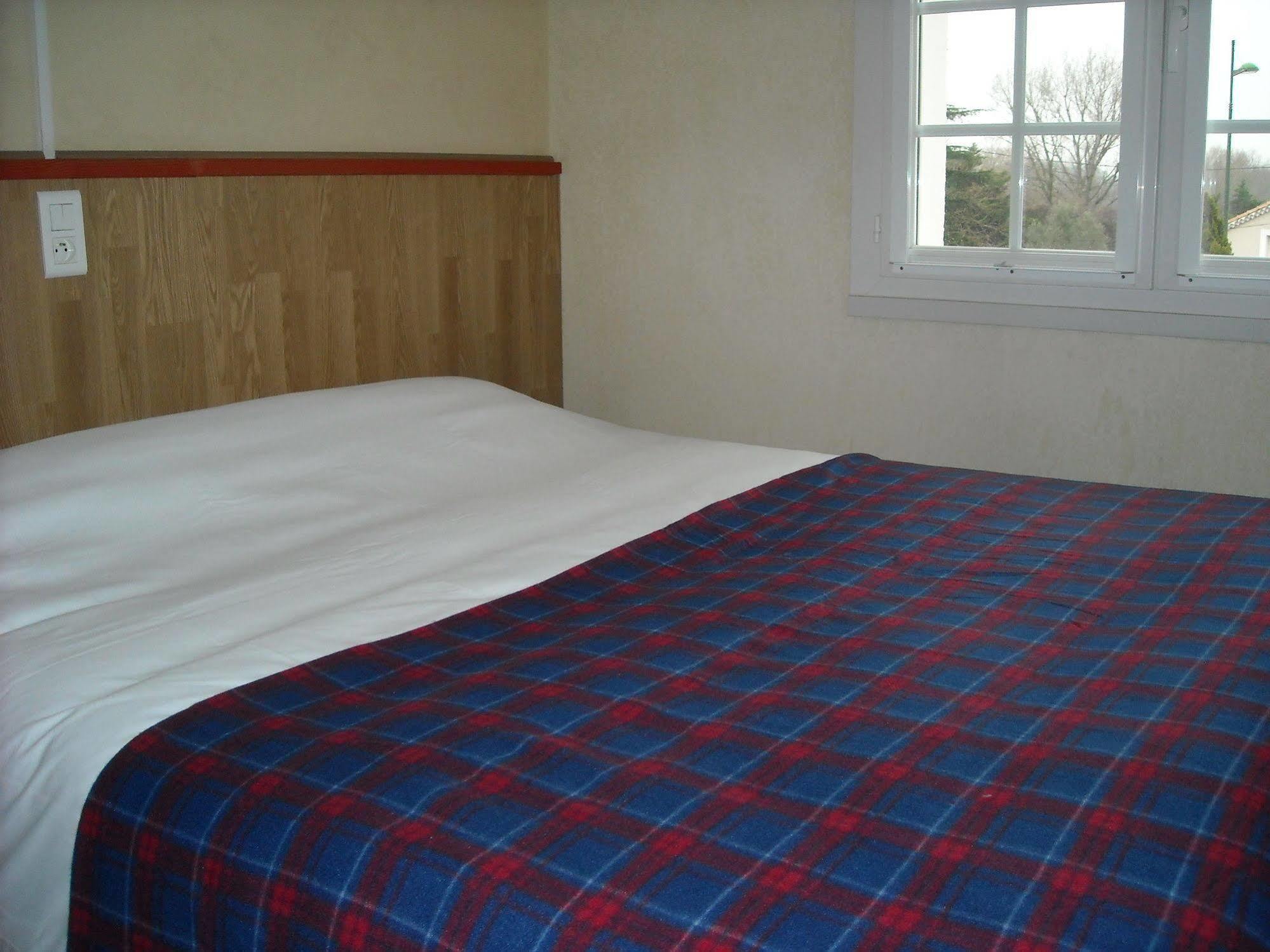 Hotel Ecusson Saint-Hilaire-de-Brethmas 외부 사진