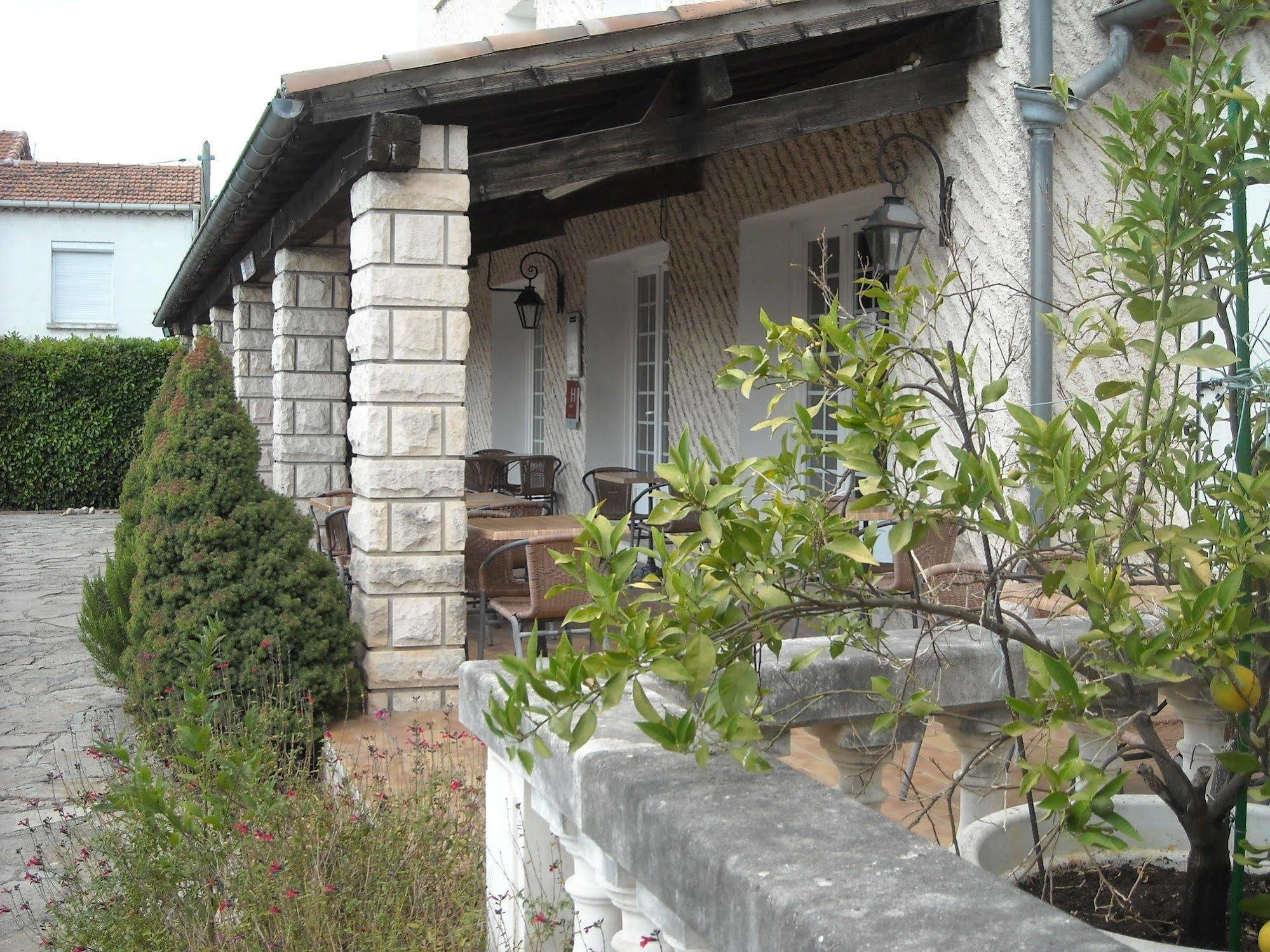 Hotel Ecusson Saint-Hilaire-de-Brethmas 외부 사진