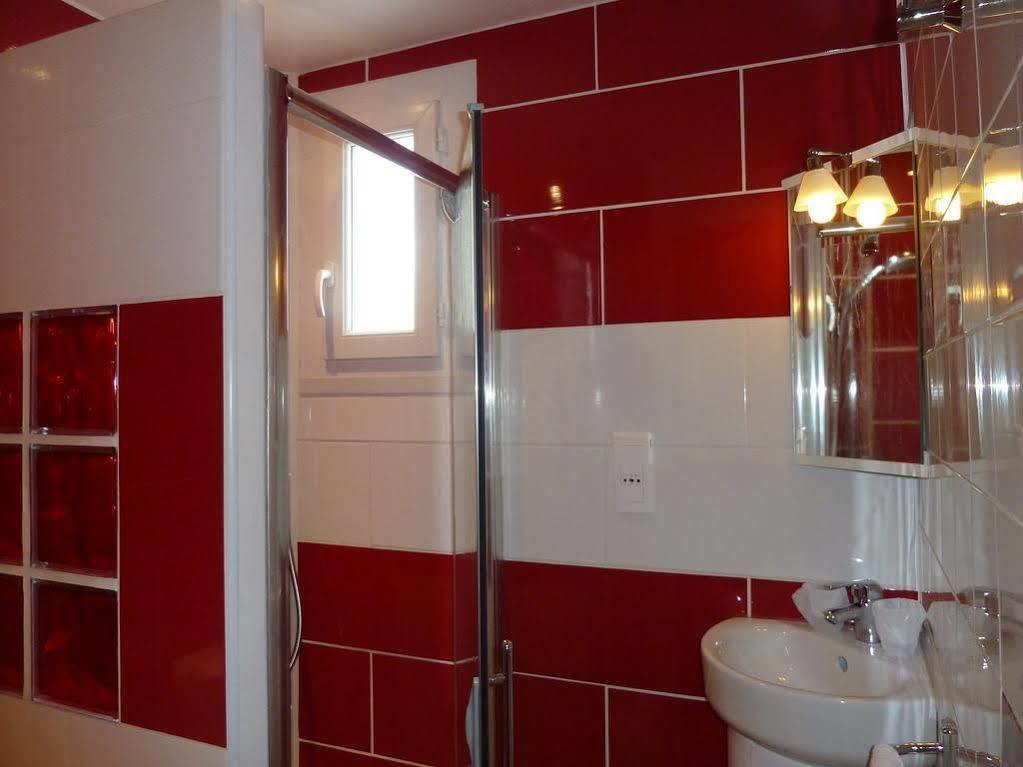 Hotel Ecusson Saint-Hilaire-de-Brethmas 외부 사진